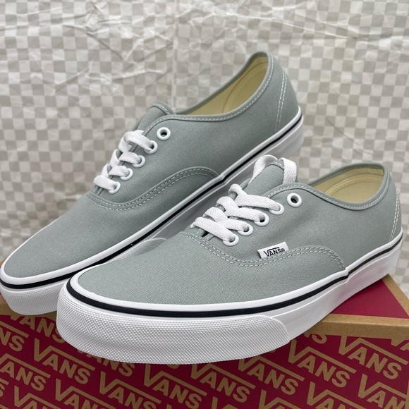 Vans Men’s Lt Gray Canvas Authentic
Color Theory Pure Grey
VN000D7YEPO Sneakers - Picture 12 of 16